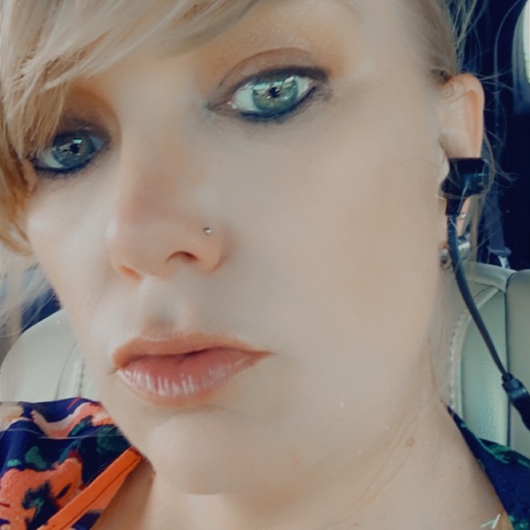 Meet your Posher, Erica - Picture 4 of 7